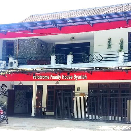 Velodrome Family House Syariah Hotel Ngadipuro Kültér fotó