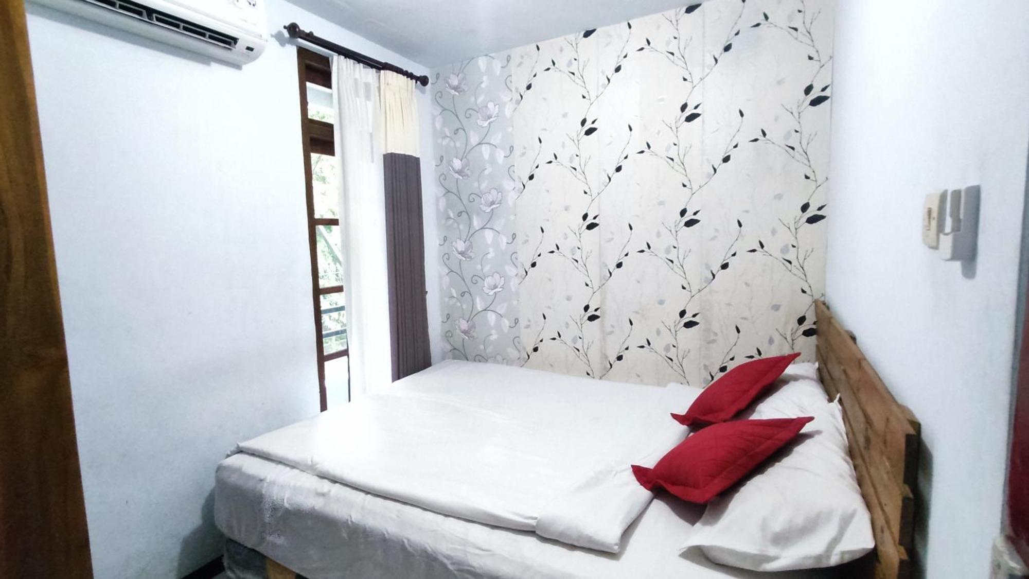 Velodrome Family House Syariah Hotel Ngadipuro Kültér fotó