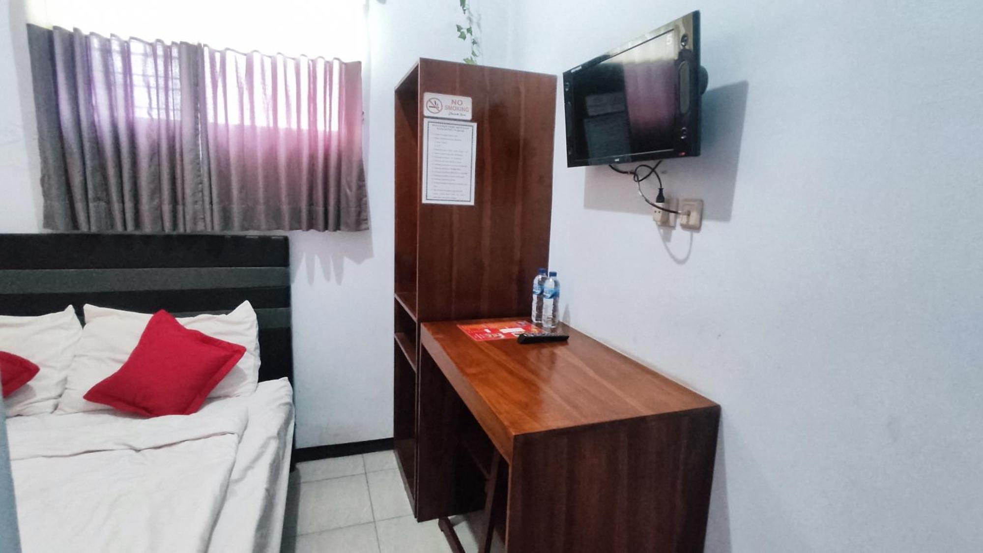 Velodrome Family House Syariah Hotel Ngadipuro Kültér fotó